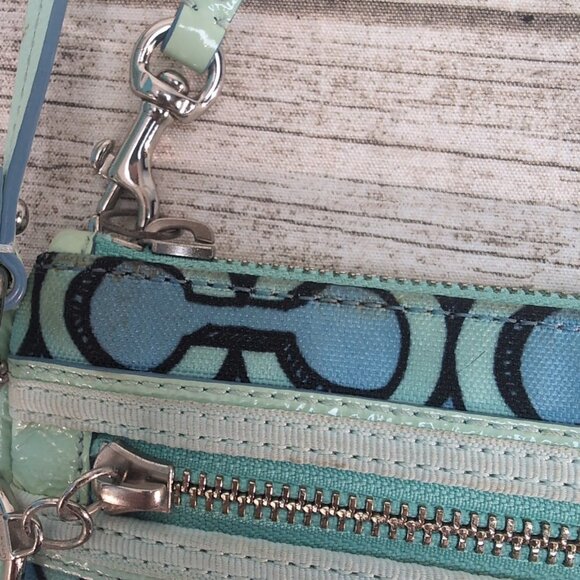 Coach Poppy 3D Art Blue and Teal Wristlet - Picture 4 of 10